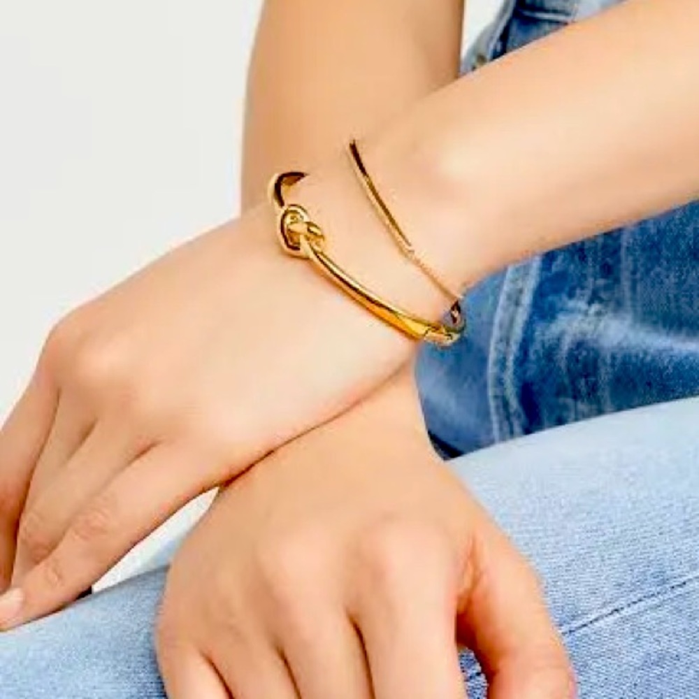 NWOT Kate Spade ♠️ New York Loves Me Knot Goldtone Bangle Bracelet - Picture 1 of 11